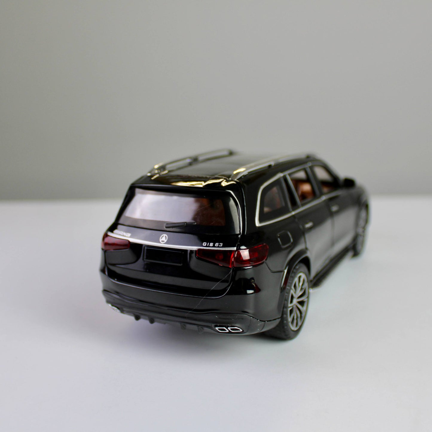 Mercedes-Benz GLS63 AMG Diecast Model – 1:24 Scale