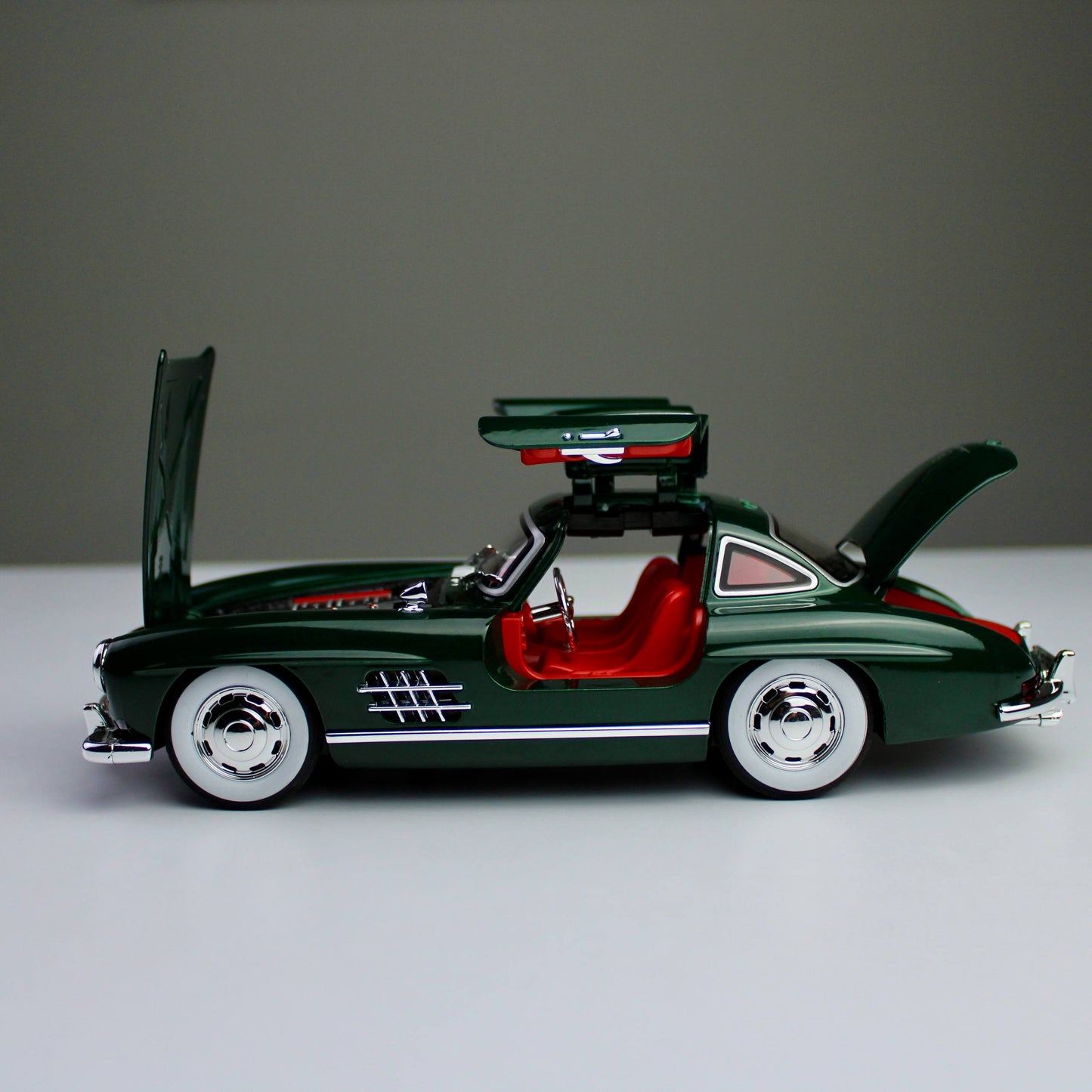Mercedes-Benz 300SL Gullwing 1:24 Die-Cast