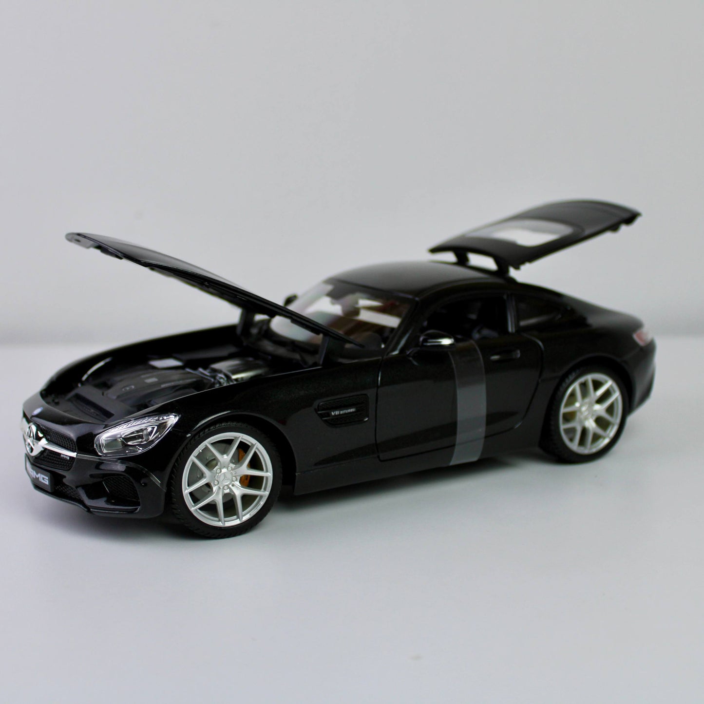 مايستو مرسيدس-AMG GT 1:18 سيارة موديل مصبوبة – الإصدار الأسود