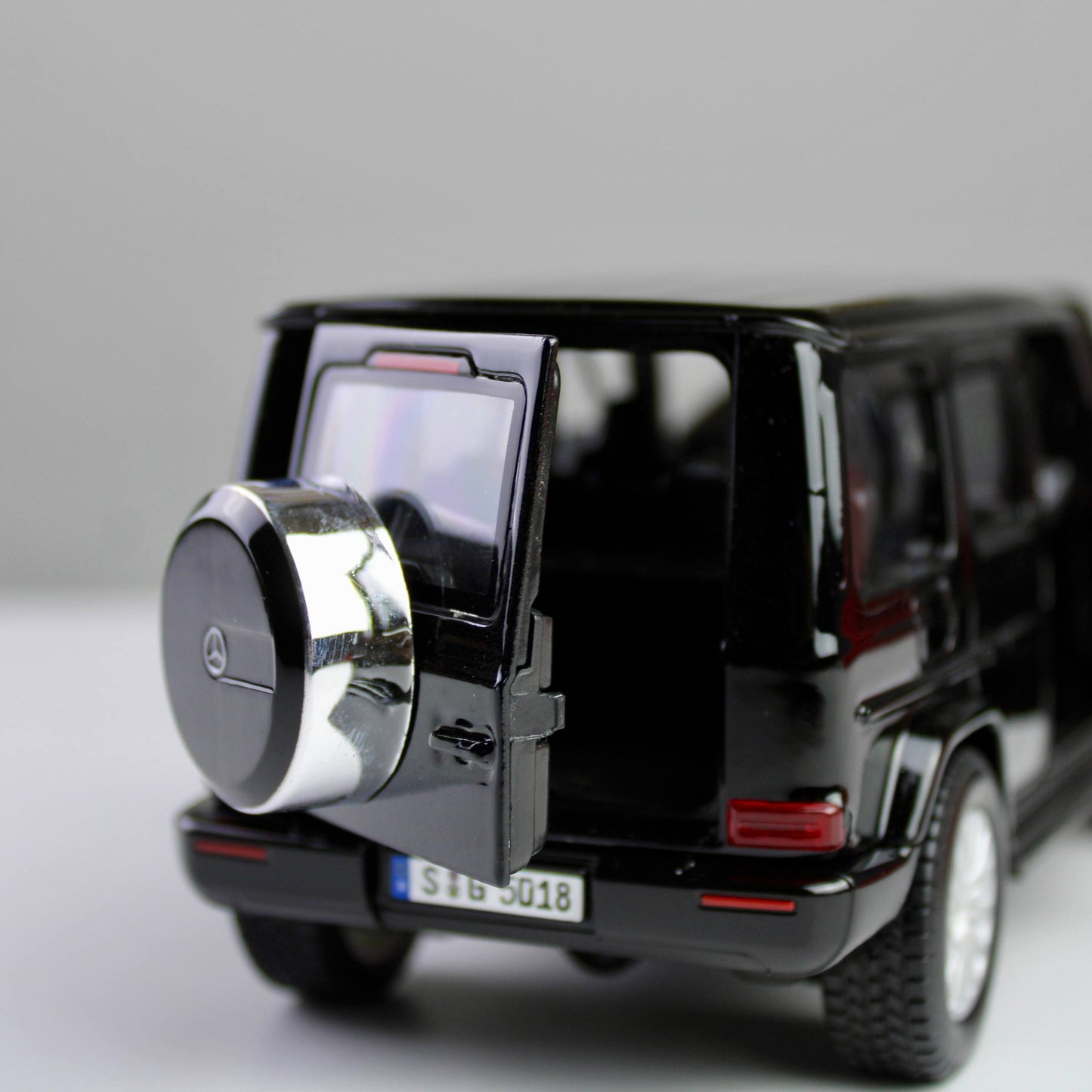 Maisto Mercedes-Benz G-Class 2019 1:24 Die-Cast Model Car