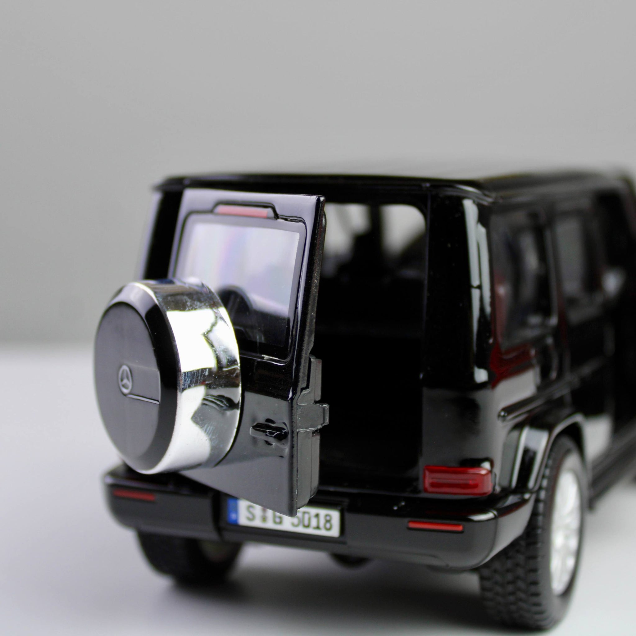 Maisto Mercedes-Benz G-Class 2019 1:24 Die-Cast Model Car