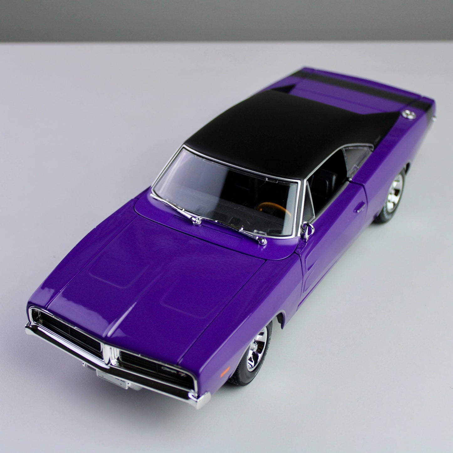 Maisto Dodge Charger R/T 1969 1:18 Die-Cast Model Car