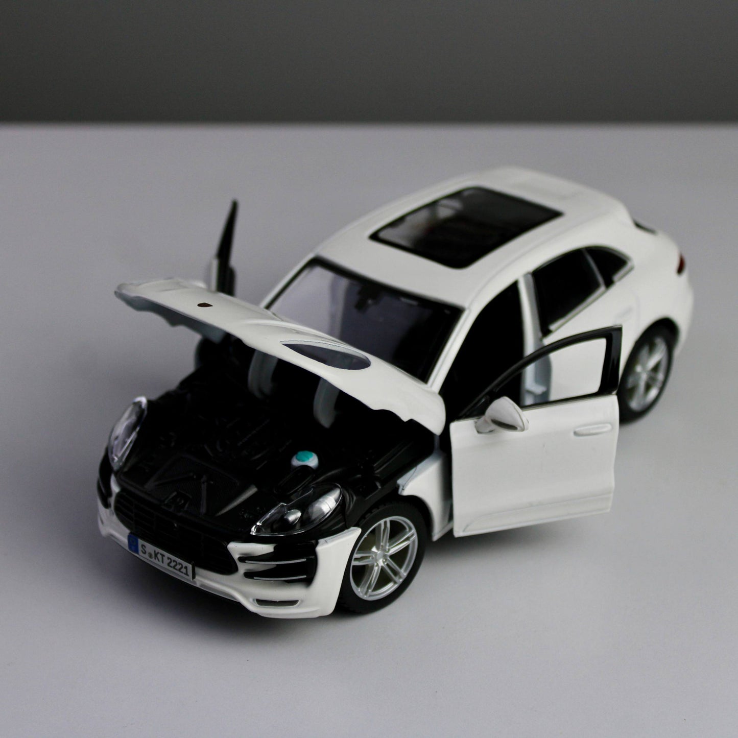 Bburago Porsche Macan 1:24 Die-Cast Model SUV – Star Collezione