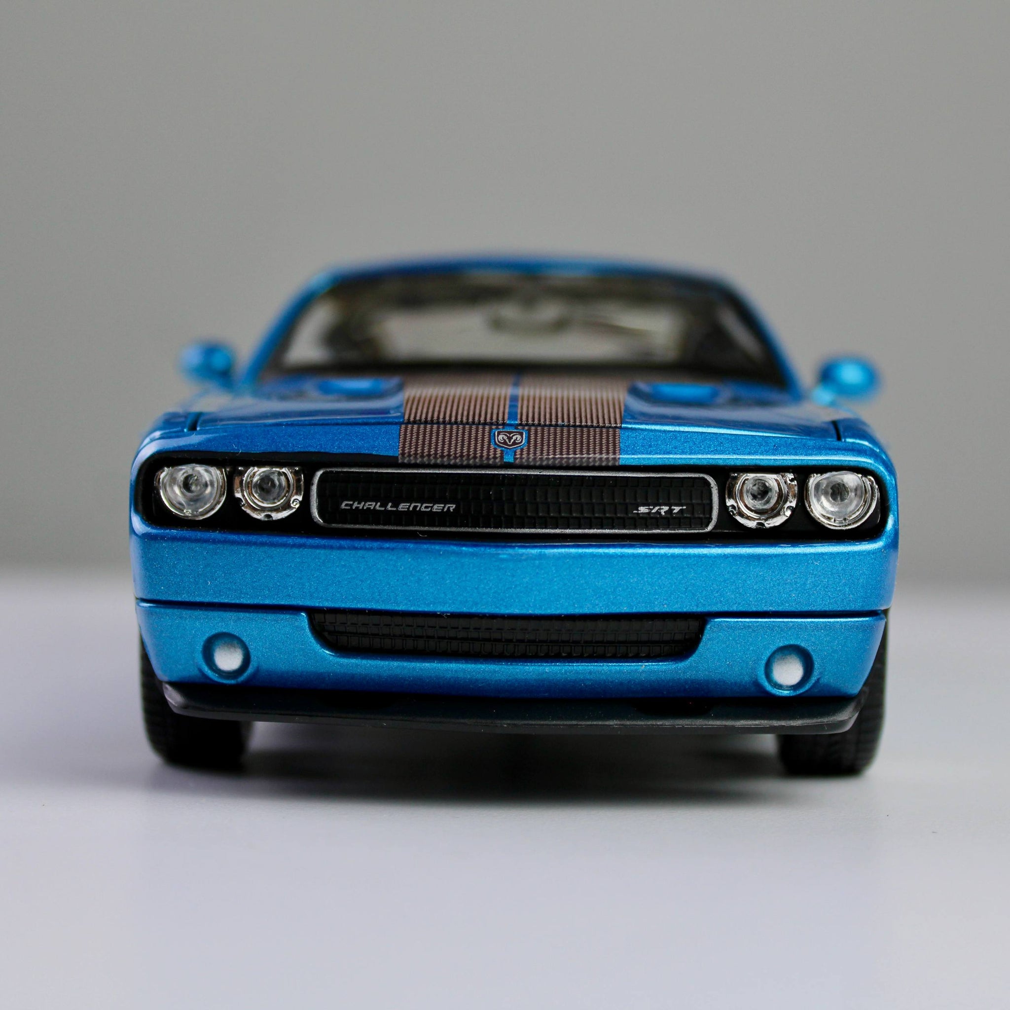 Maisto Dodge Challenger SRT8 2008 1:24 Die-Cast Model Car