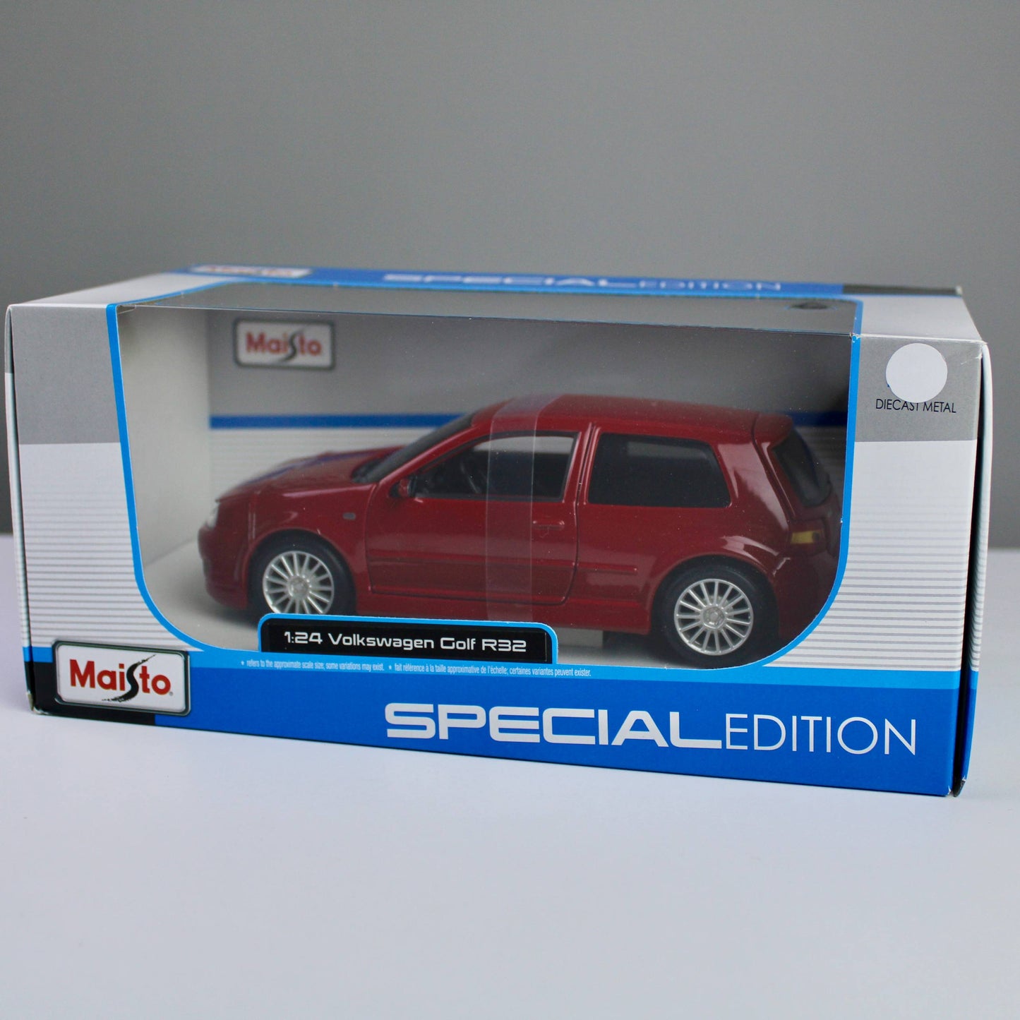 Maisto Volkswagen Golf R32 1:24 Die-Cast Model Car – Special Edition