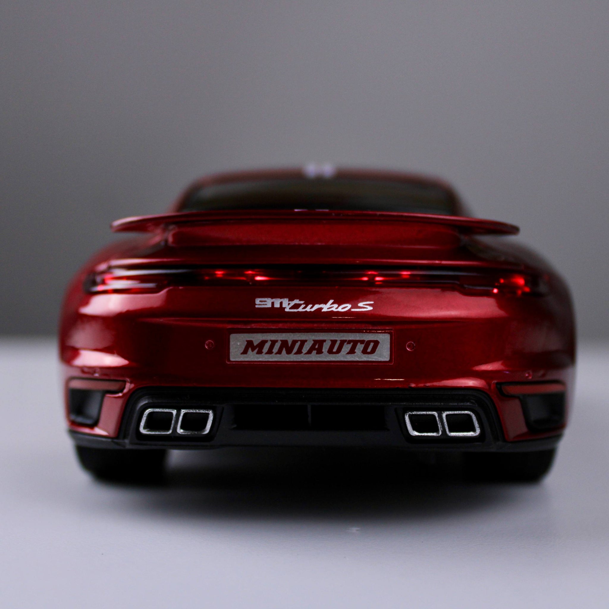 Porsche 911 Turbo 1:24 Die-Cast Model Car