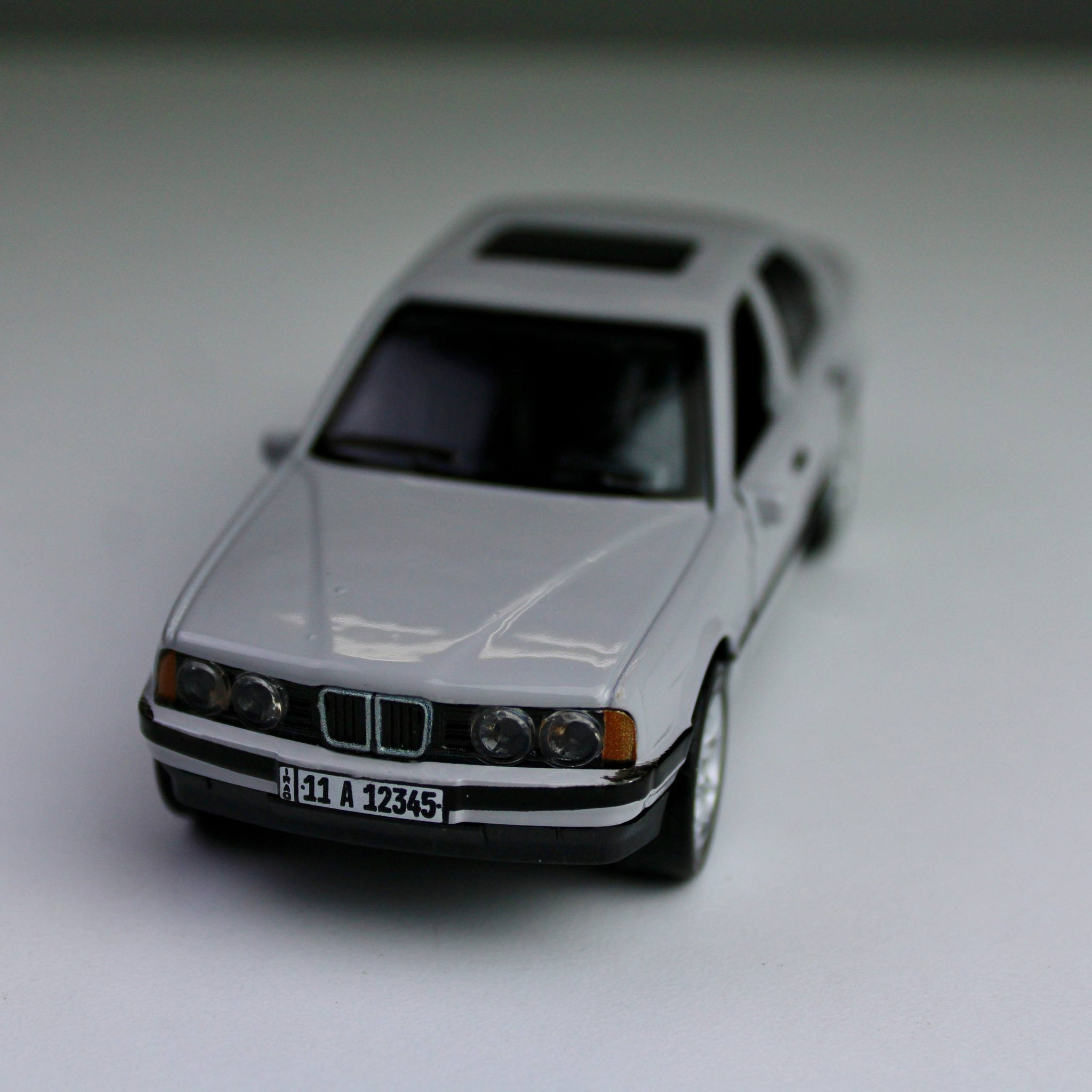 BMW 535i (E34) Diecast Model 1:38