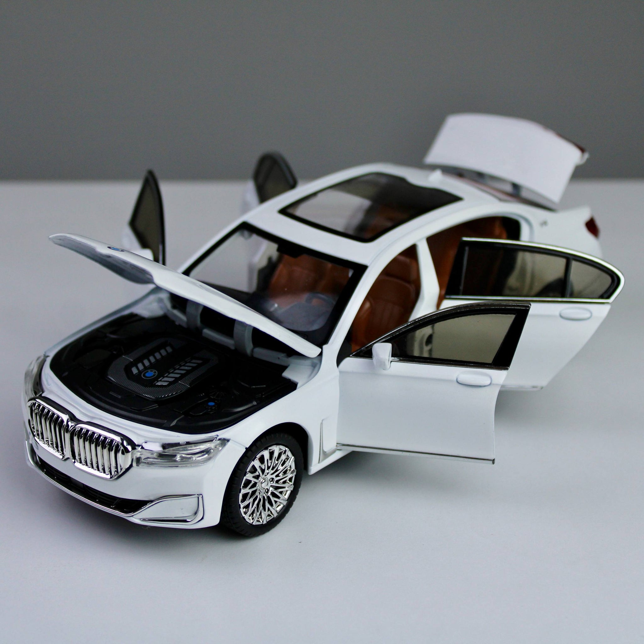 BMW 760Li Luxury Edition – 1:24 Die-Cast Model with Light & Sound