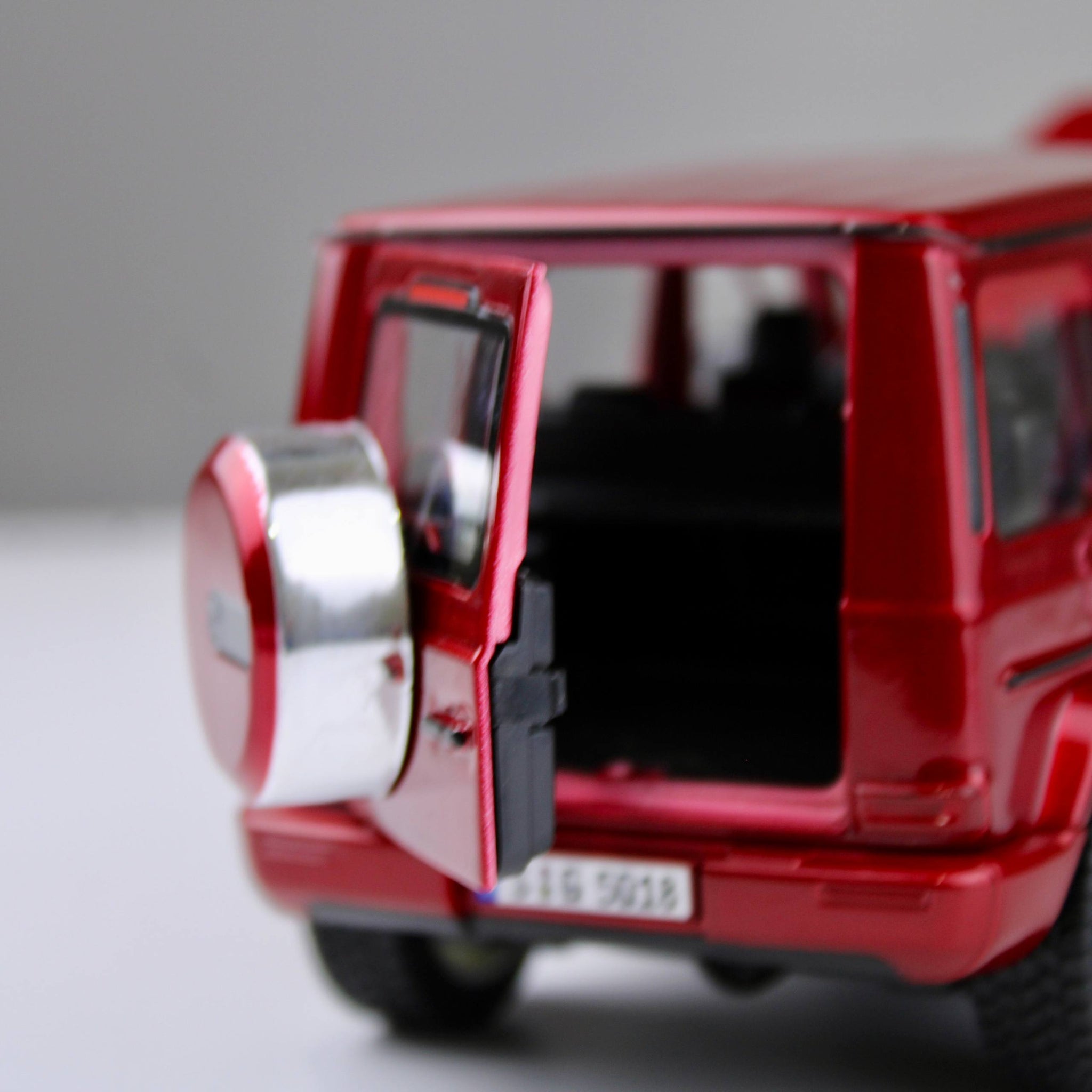 Mercedes-Benz G-Class Die-Cast Model Car – Maisto (1:24 Scale)