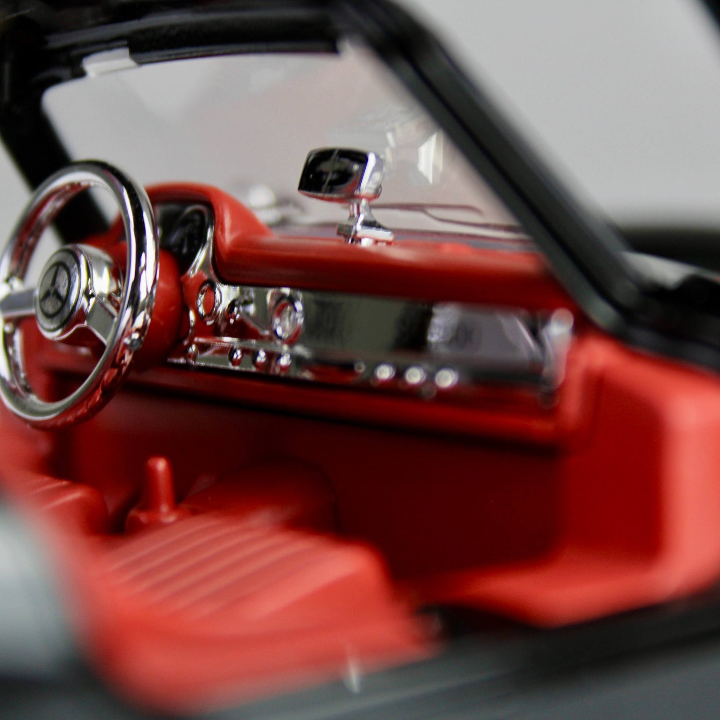 Mercedes-Benz 300 SL Die-Cast Model – Opening Doors, Lights & Sounds