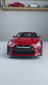 Bburago Nissan GT-R 2017 1:24 Die-Cast Model Car