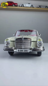 Maisto Mercedes-Benz 280 SE Cabriolet 1967 1:18 Die-Cast Model