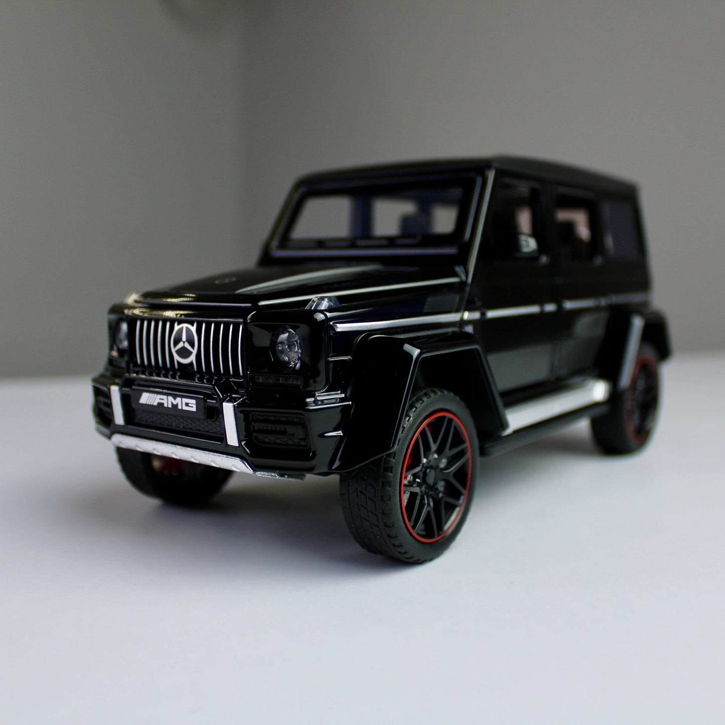 Mercedes-Benz G63 AMG Diecast Model – 1:24 Scale
