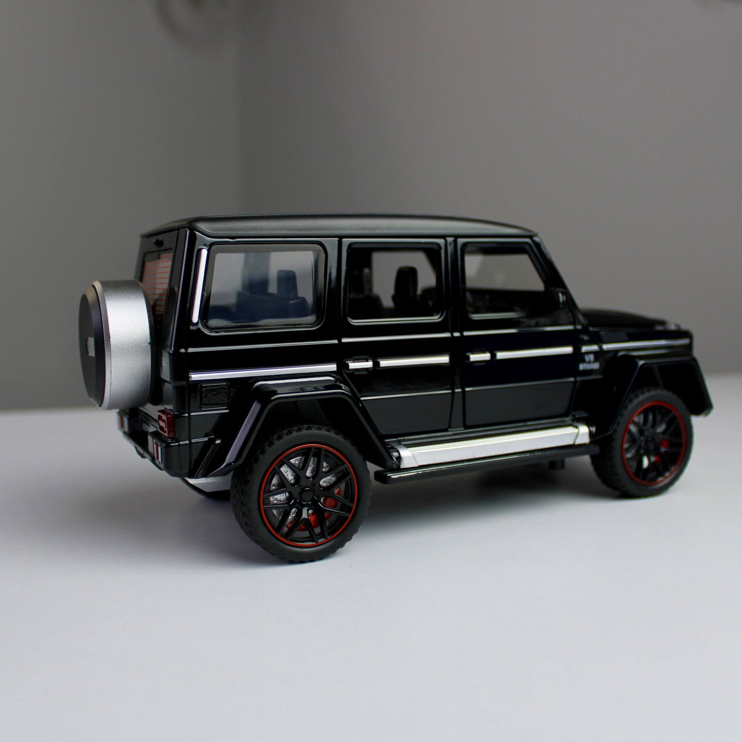 Mercedes-Benz G63 AMG Diecast Model – 1:24 Scale