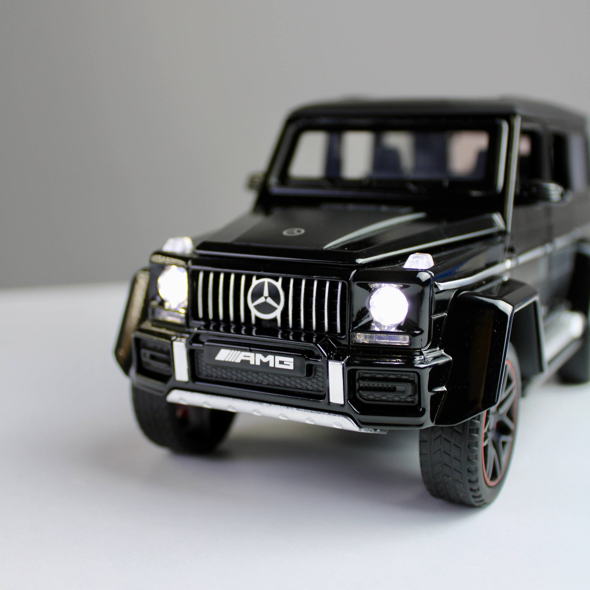 Mercedes-Benz G63 AMG Diecast Model – 1:24 Scale